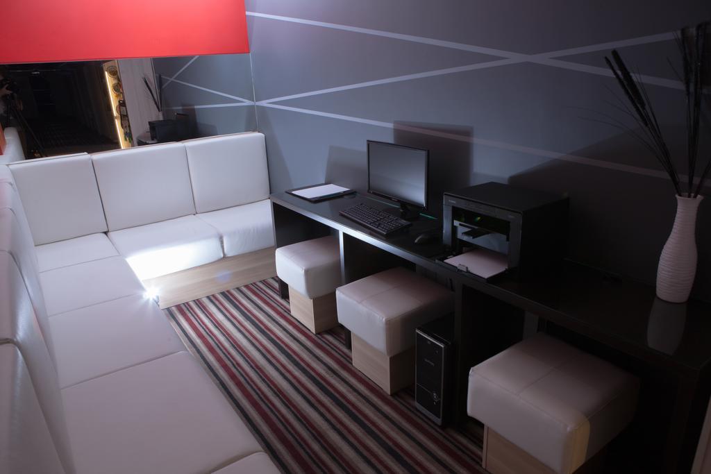 Futuro Hotel Bisjkek Eksteriør bilde
