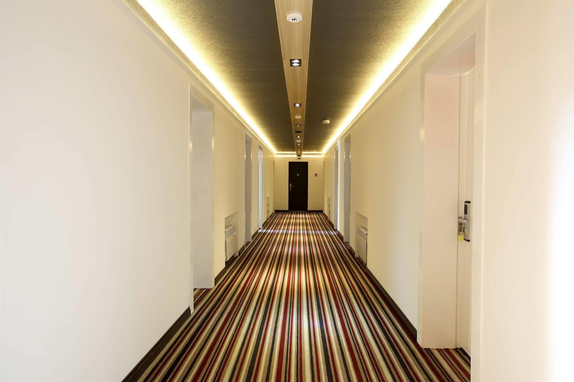 Futuro Hotel Bisjkek Eksteriør bilde